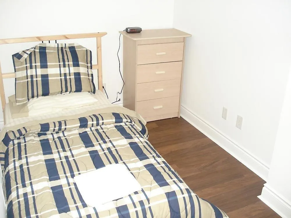 Hotel Kashaneh Guest House - 25 Greenview Toronto