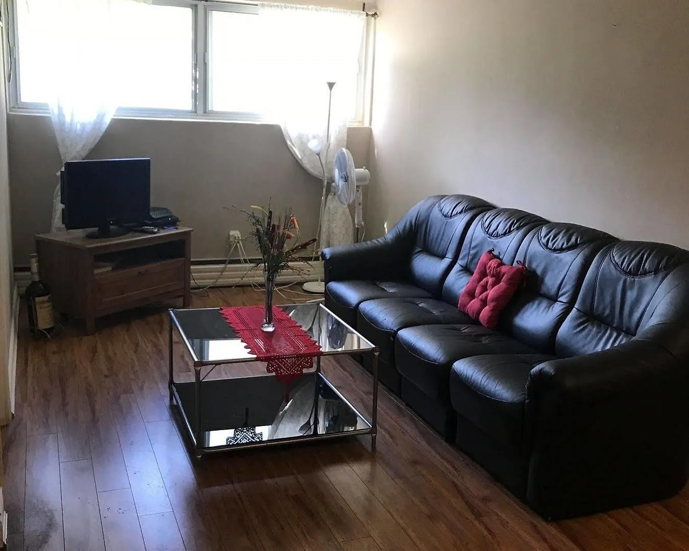 *** Hotel Kashaneh Guest House - 25 Greenview Toronto Canada