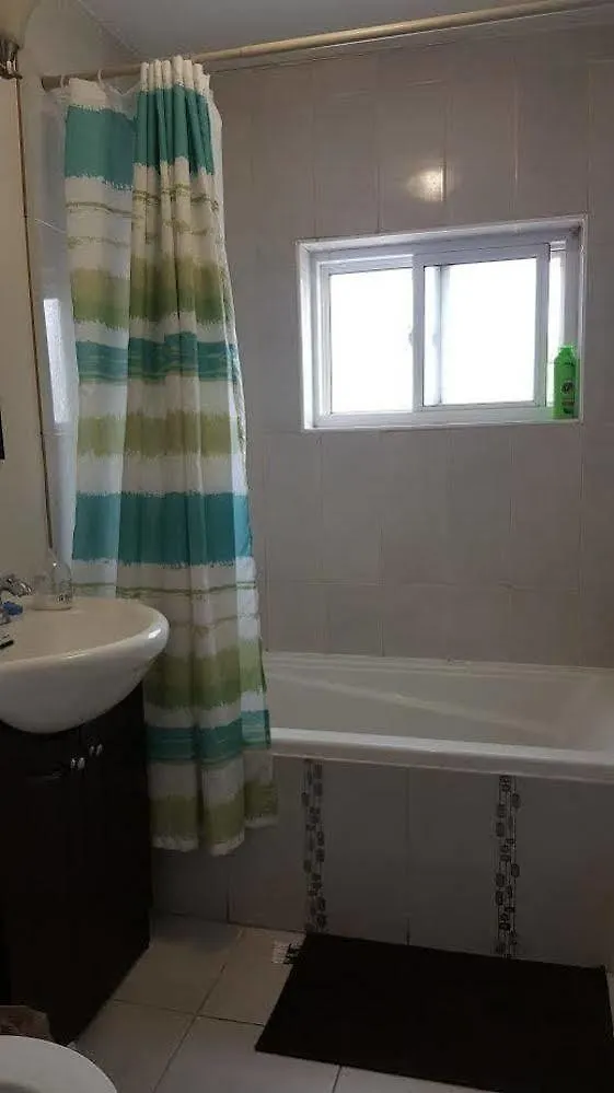 Hotel Kashaneh Guest House - 25 Greenview Toronto