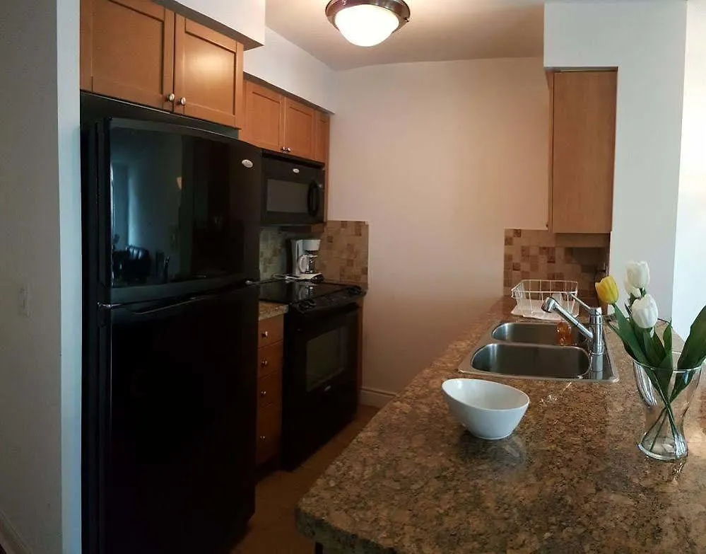 Kashaneh Guest House - 25 Greenview Toronto 3*,  Canada