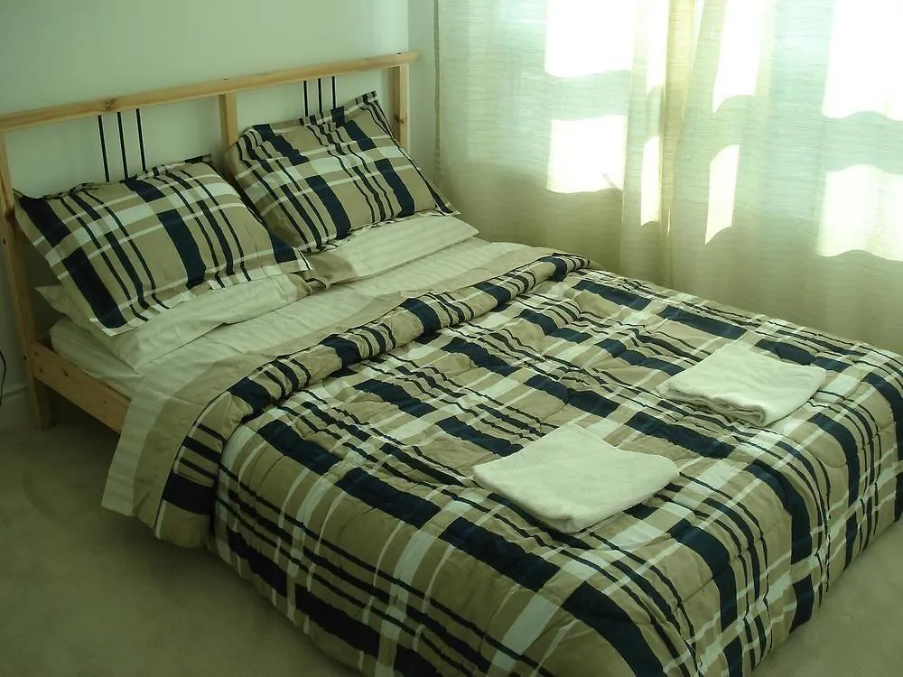 Kashaneh Guest House - 25 Greenview Toronto 3*,
